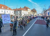 Male maškare razveselile Karlovac – Vrtićanci pokazali maštovite kostime, dobro se zabavili i, naravno, zasladili 